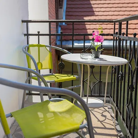 Iranyi Apartment *