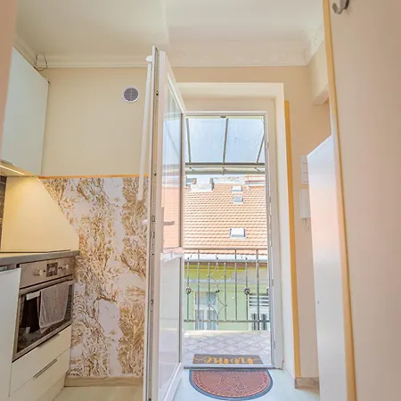 Iranyi * بودابست