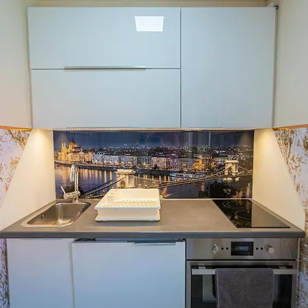 Iranyi بودابست